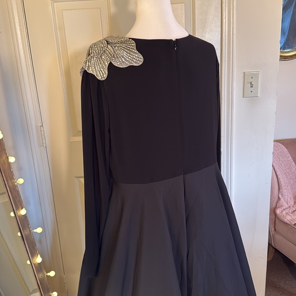 Mac Duggal Black Maxi Dress with Silver Accent - Picture 12 of 16